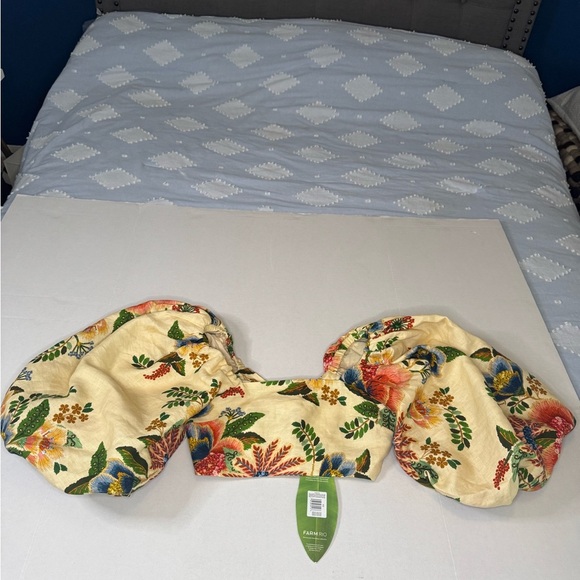 FARM Rio Cream and Red Floral Blouse. - Picture 9 of 15